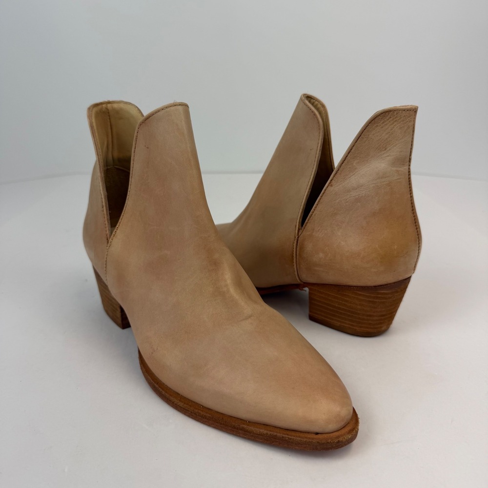 Free People Royale Flat Tan Leather Ankle Boots Pointed Toe V Cut Size 38 7.5